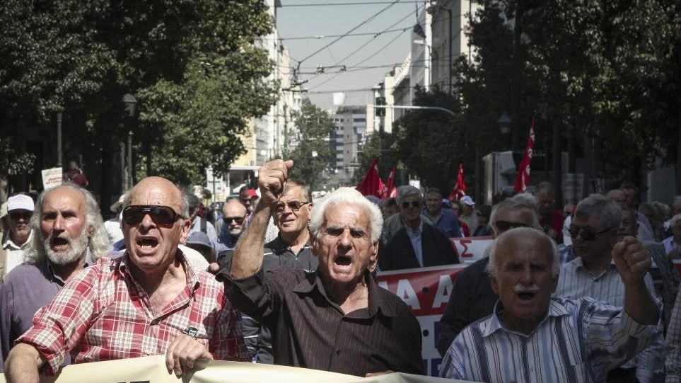Στους δρόμους οι συνταξιούχοι για τις μειώσεις στις απολαβές τους: Στις 10 η συγκέντρωση της Αθήνας